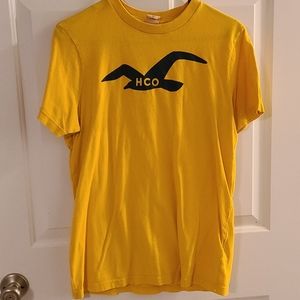Hollister T-shirt Size Medium